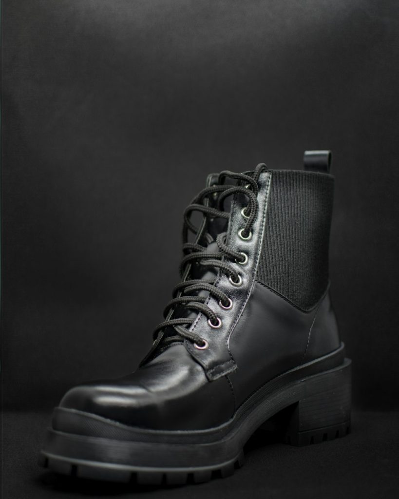 Stivaletto stringato nero